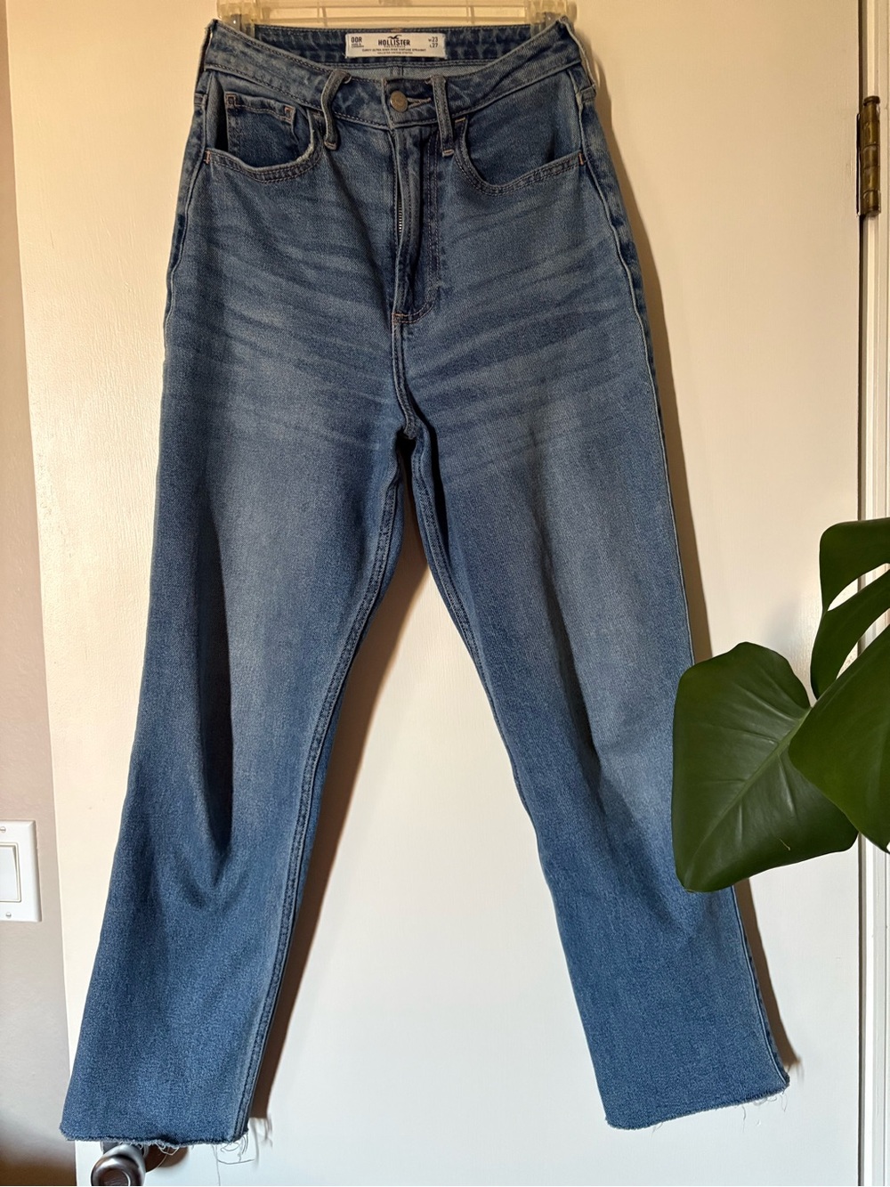 Hollister High-Rise Straight Leg Blue Jeans